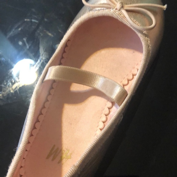 Shoes - Picture 3 of 4